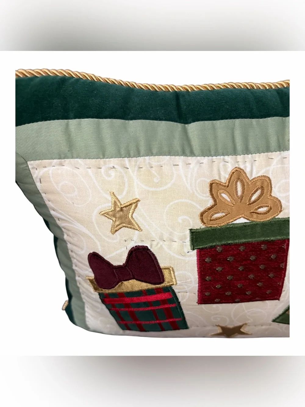 Holiday Gift Appliqué Decorative Pillow Green Red